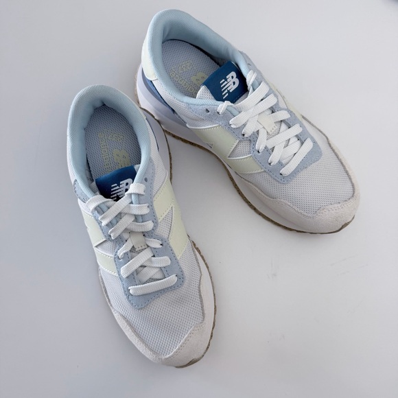 NWOT New Balance Women's 237 Sneaker Size 6.5 - Picture 3 of 11